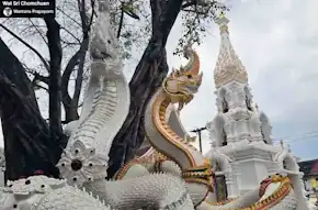 Temple avec ses 2 payana Wat Si Chom Chuen Nong Khai