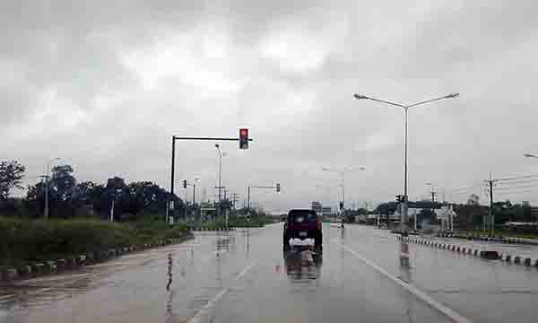 Arrivée par le sud — Cap au nord vers le 5ᵉ pont et Nong Khai (à gauche).