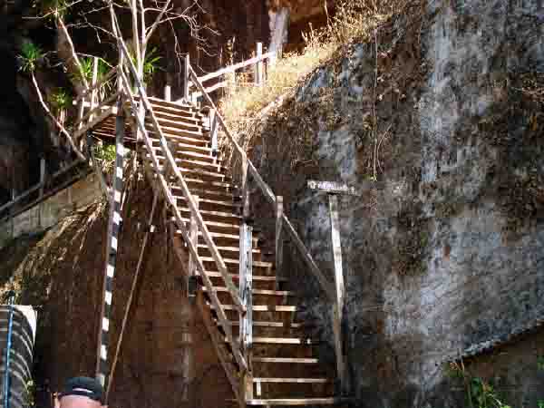 L'ascension de Phu Tok célèbre pour ses escaliers.