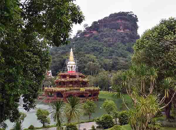 Phu Tok la montagne sacrée dans la province de Bueng Kan.