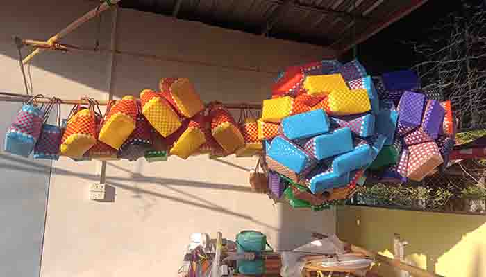 Les paniers tressés en plastique de Sri Wilai