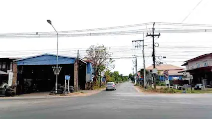 Carrefour en direction de Phu Sing (les 3 baleines)