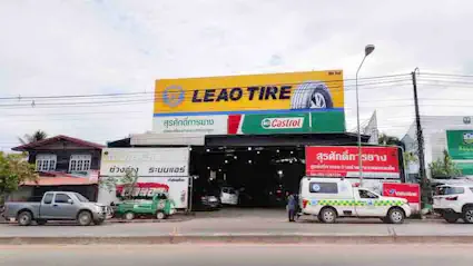 Garage au centre ville de Si Wilai