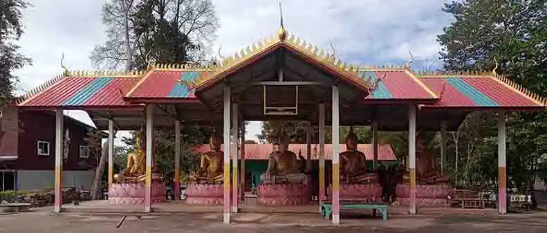 Alignement de Bouddhas